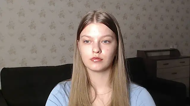 Snapshot of EmySway chatting on 03/11/25, 01:56 EmySway online show from 03/11/25, 01:56