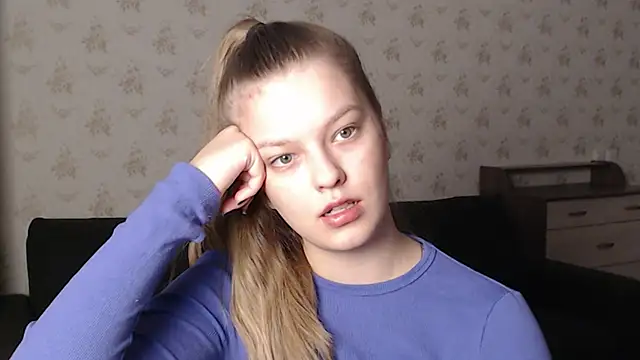 Snapshot of EmySway chatting on 02/24/25, 11:21 EmySway online show from 02/24/25, 11:21