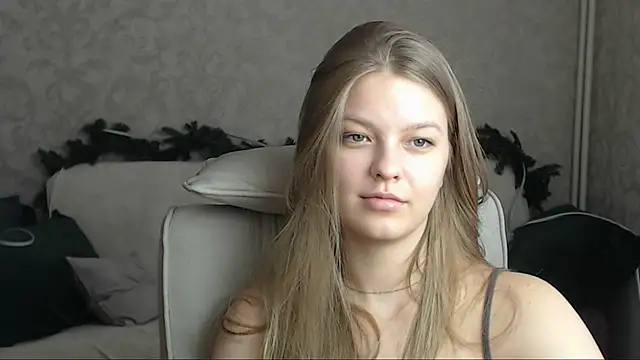 Snapshot of EmySway chatting on 01/30/25, 04:37 EmySway online show from 01/30/25, 04:37