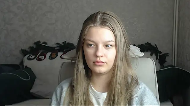 Snapshot of EmySway chatting on 01/26/25, 05:23 EmySway online show from 01/26/25, 05:23