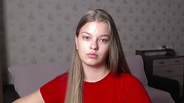 Snapshot of EmySway chatting on 11/08/25, 02:04 EmySway online show from 11/08/25, 02:04