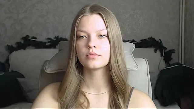 Snapshot of EmySway chatting on 01/31/25, 01:33 EmySway online show from 01/31/25, 01:33