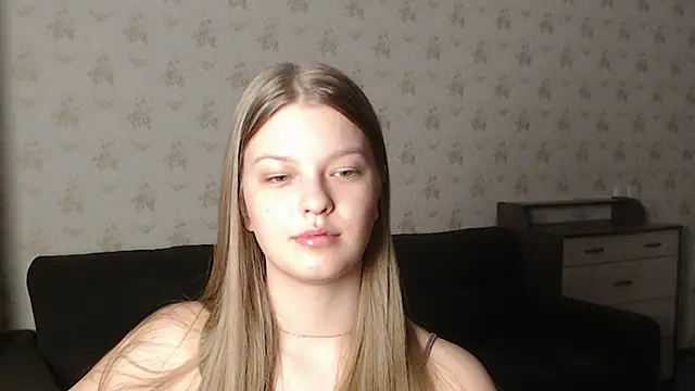 Snapshot of EmySway chatting on 01/18/25, 07:26 EmySway online show from 01/18/25, 07:26