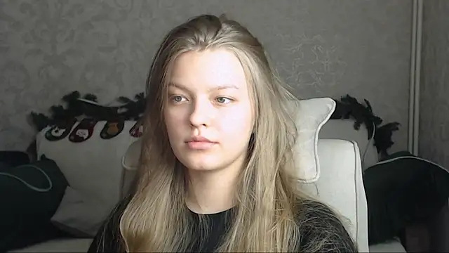 Snapshot of EmySway chatting on 01/28/25, 01:38 EmySway online show from 01/28/25, 01:38