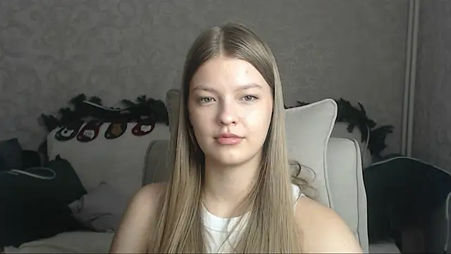 Snapshot of EmySway chatting on 12/31/24, 08:26 EmySway online show from 12/31/24, 08:26