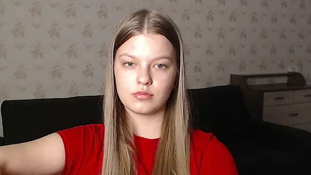 Snapshot of EmySway chatting on 02/28/25, 03:59 EmySway online show from 02/28/25, 03:59