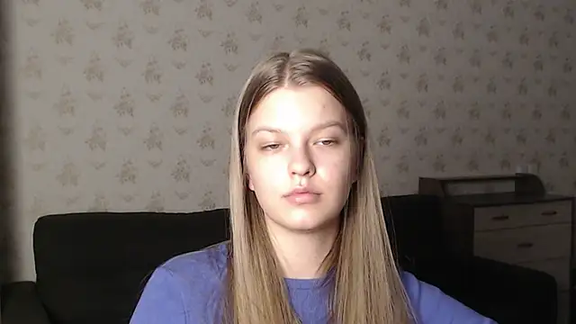 Snapshot of EmySway chatting on 12/30/24, 04:51 EmySway online show from 12/30/24, 04:51