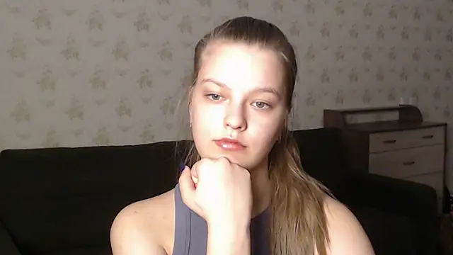 Snapshot of EmySway chatting on 03/15/25, 04:54 EmySway online show from 03/15/25, 04:54