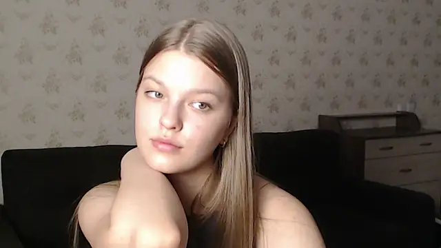 Snapshot of EmySway chatting on 02/22/25, 09:04 EmySway online show from 02/22/25, 09:04