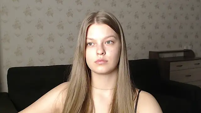 Snapshot of EmySway chatting on 02/25/25, 02:48 EmySway online show from 02/25/25, 02:48