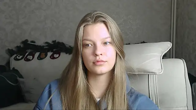 Snapshot of EmySway chatting on 01/24/25, 08:43 EmySway online show from 01/24/25, 08:43