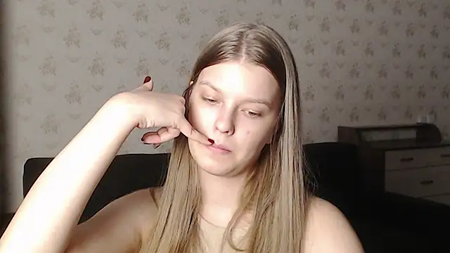 Snapshot of EmySway chatting on 02/12/25, 12:33 EmySway online show from 02/12/25, 12:33