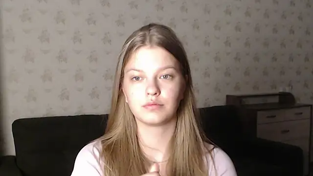 Snapshot of EmySway chatting on 01/21/25, 01:50 EmySway online show from 01/21/25, 01:50