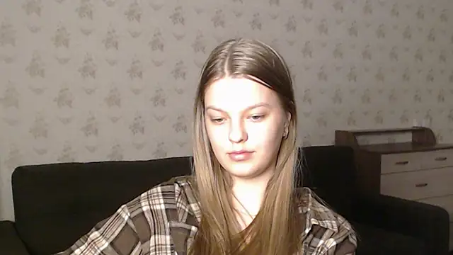 Snapshot of EmySway chatting on 03/20/25, 09:56 EmySway online show from 03/20/25, 09:56