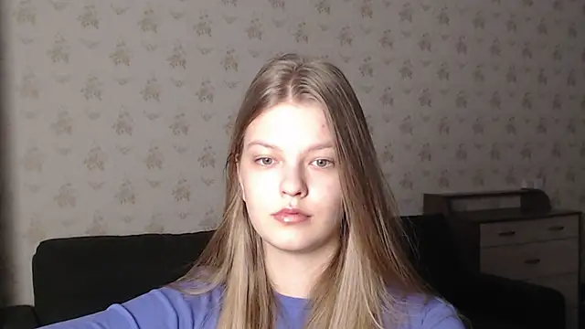 Snapshot of EmySway chatting on 12/29/24, 05:54 EmySway online show from 12/29/24, 05:54