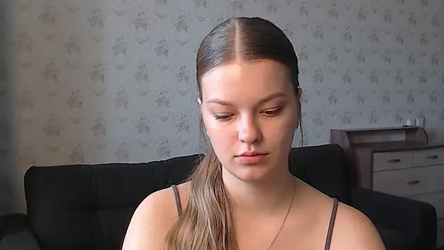 Snapshot of EmySway chatting on 10/14/25, 05:19 EmySway online show from 10/14/25, 05:19