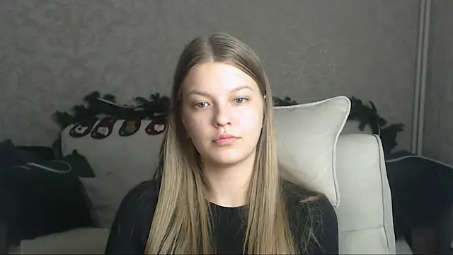 Snapshot of EmySway chatting on 01/07/25, 08:52 EmySway online show from 01/07/25, 08:52