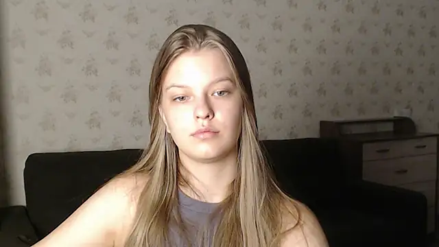 Snapshot of EmySway chatting on 01/21/25, 05:09 EmySway online show from 01/21/25, 05:09