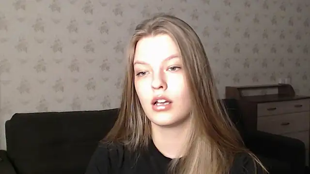 Snapshot of EmySway chatting on 03/13/25, 03:00 EmySway online show from 03/13/25, 03:00