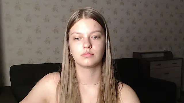 Snapshot of EmySway chatting on 12/28/24, 05:46 EmySway online show from 12/28/24, 05:46