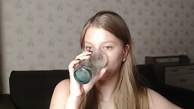 Snapshot of EmySway chatting on 02/11/25, 12:36 EmySway online show from 02/11/25, 12:36