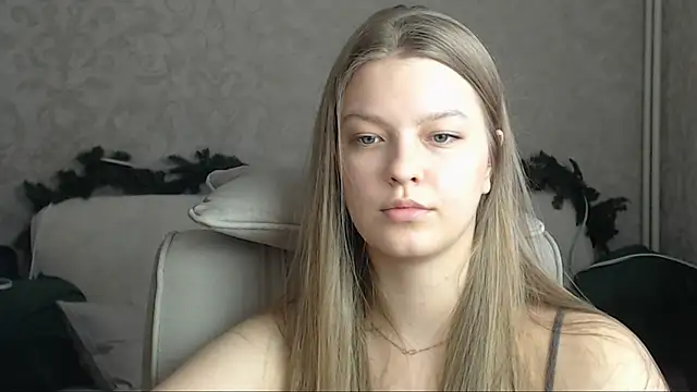 Snapshot of EmySway chatting on 01/31/25, 04:36 EmySway online show from 01/31/25, 04:36