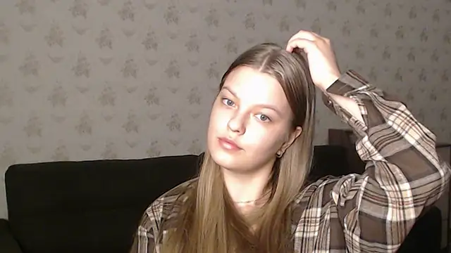 Snapshot of EmySway chatting on 03/20/25, 06:53 EmySway online show from 03/20/25, 06:53