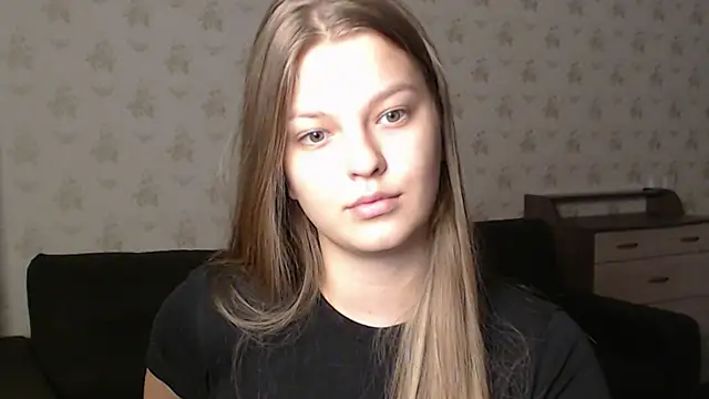 Snapshot of EmySway chatting on 10/04/25, 11:56 EmySway online show from 10/04/25, 11:56