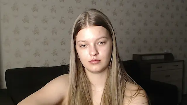 Snapshot of EmySway chatting on 12/27/24, 04:54 EmySway online show from 12/27/24, 04:54