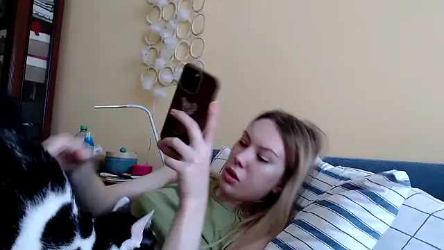 Snapshot of Scarlettford chatting on 02/21/25, 11:01 Scarlettford online show from 02/21/25, 11:01