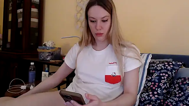 Snapshot of Scarlettford chatting on 02/26/25, 04:27 Scarlettford online show from 02/26/25, 04:27