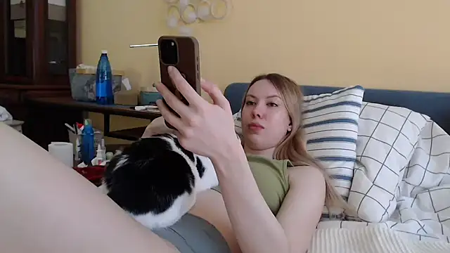 Snapshot of Scarlettford chatting on 02/21/25, 02:06 Scarlettford online show from 02/21/25, 02:06