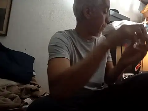 Xoc8  online show from 11/10/25, 08:19