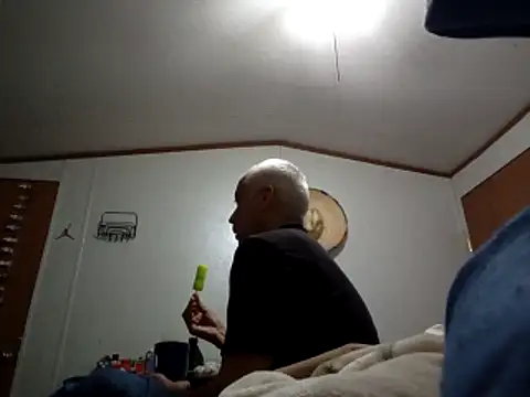 Xoc8  online show from 12/18/25, 07:40