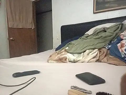 Xoc8  online show from 12/05/25, 04:00