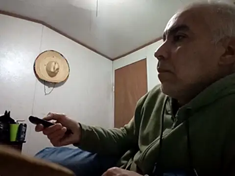 Xoc8  online show from 12/15/25, 04:57