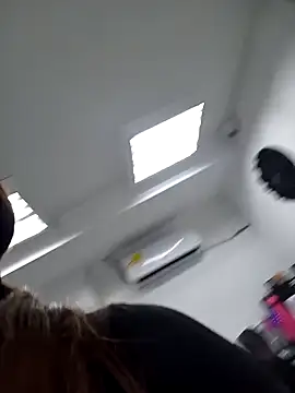 Snapshot of AnthonelaDuque chatting on 10/06/25, 11:44 AnthonelaDuque online show from 10/06/25, 11:44