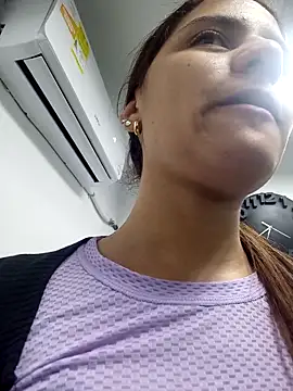 Snapshot of AnthonelaDuque chatting on 03/19/25, 11:39 AnthonelaDuque online show from 03/19/25, 11:39