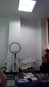 Snapshot of AnthonelaDuque chatting on 11/13/25, 11:36 AnthonelaDuque online show from 11/13/25, 11:36