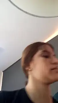 Snapshot of AnthonelaDuque chatting on 11/18/25, 11:46 AnthonelaDuque online show from 11/18/25, 11:46