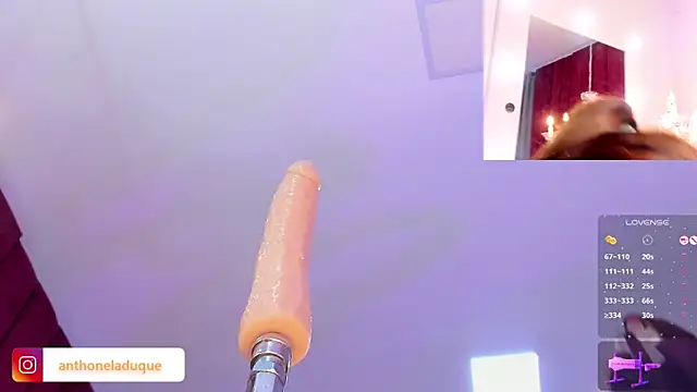 Snapshot of AnthonelaDuque chatting on 12/15/25, 02:17 AnthonelaDuque online show from 12/15/25, 02:17