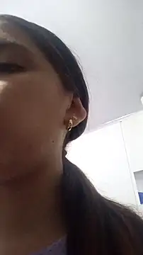 Snapshot of AnthonelaDuque chatting on 11/06/25, 11:25 AnthonelaDuque online show from 11/06/25, 11:25