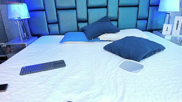 Snapshot of AnthonelaDuque chatting on 09/14/25, 12:05 AnthonelaDuque online show from 09/14/25, 12:05