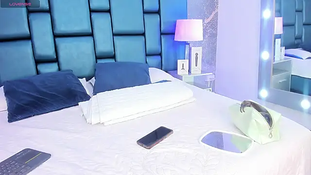 Snapshot of AnthonelaDuque chatting on 09/10/25, 11:42 AnthonelaDuque online show from 09/10/25, 11:42