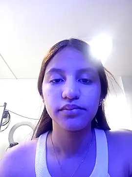 Snapshot of AnthonelaDuque chatting on 11/28/25, 11:32 AnthonelaDuque online show from 11/28/25, 11:32