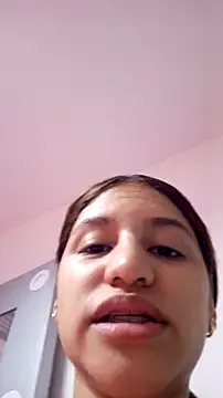 Snapshot of AnthonelaDuque chatting on 11/05/25, 11:35 AnthonelaDuque online show from 11/05/25, 11:35