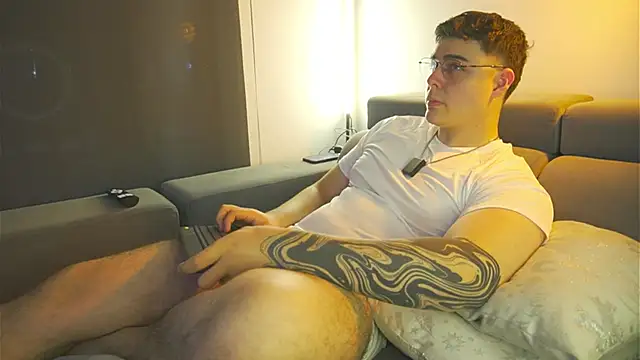 Snapshot of odin_blake chatting on 02/22/25, 02:06 odin blake online show from 02/22/25, 02:06