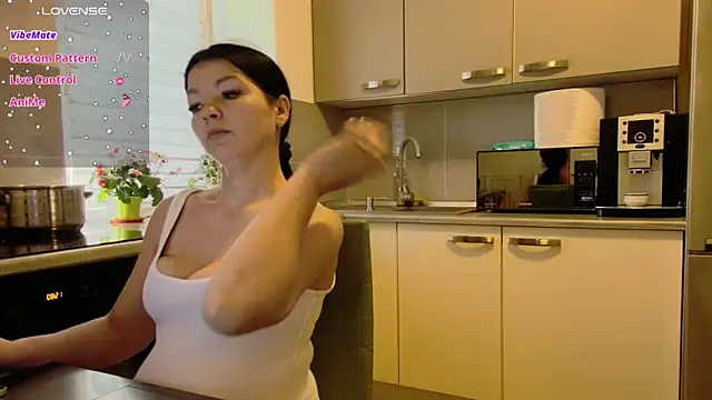 Snapshot of alisoncassie chatting on 05/07/26, 05:22 alisoncassie online show from 05/07/26, 05:22