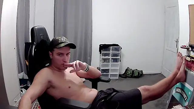 PKrisztian online show from 11/21/25, 07:24