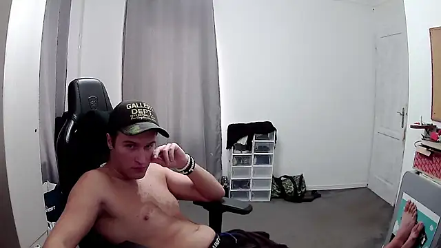 PKrisztian online show from 10/10/25, 10:49